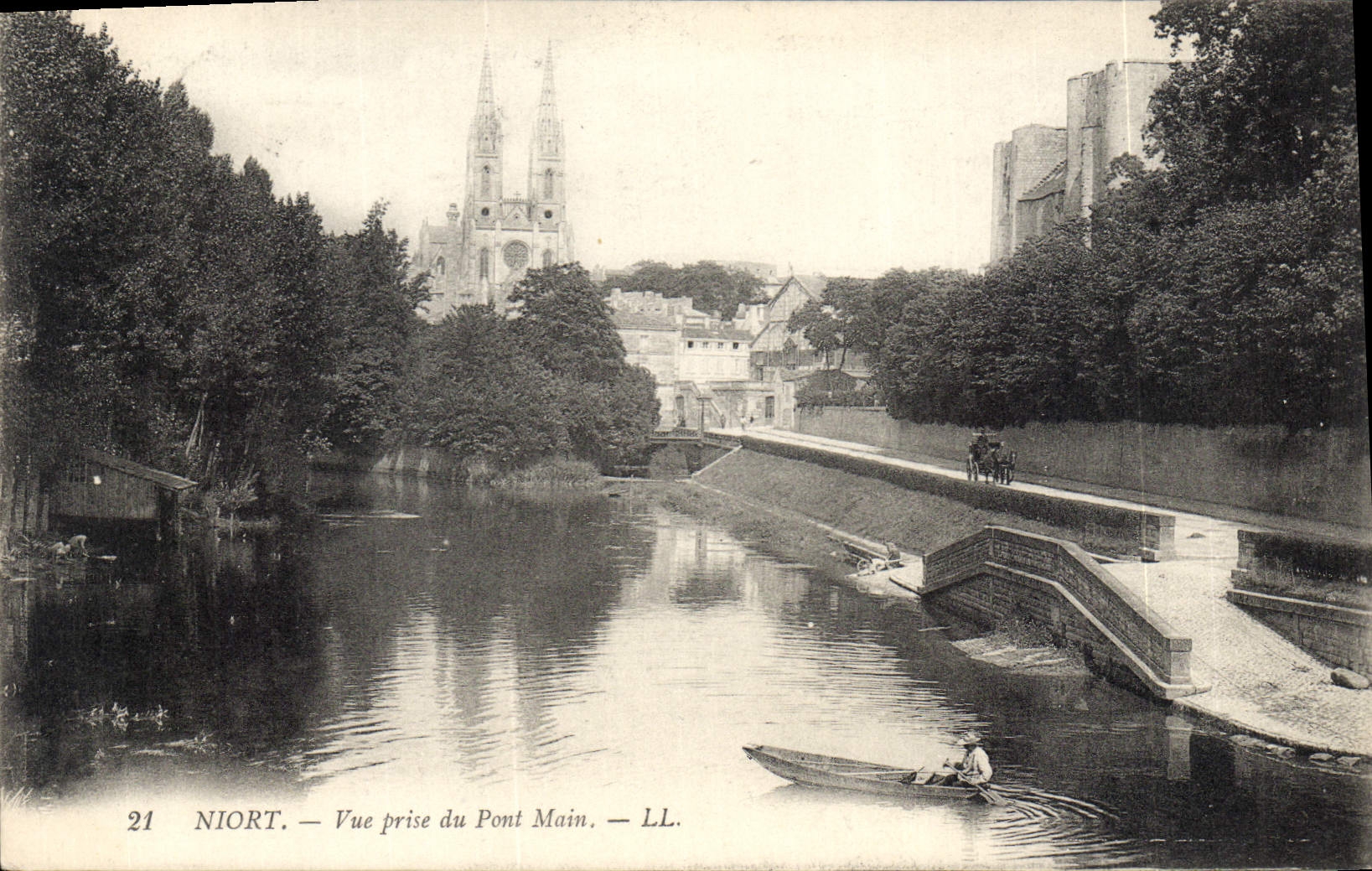 CPA Niort Vue prise du Pont Matin