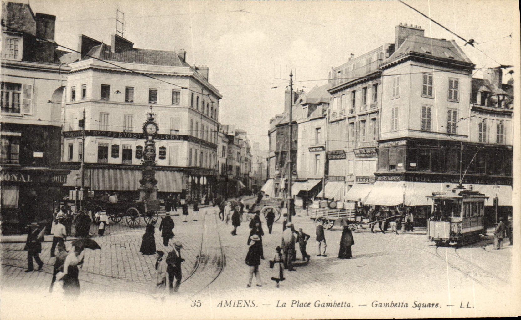 CPA Amiens La Place Gambetta