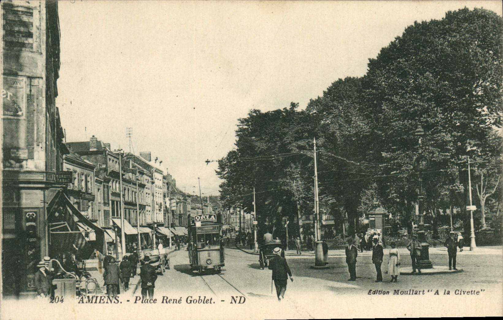 CPA Amiens Place Rene Goblet