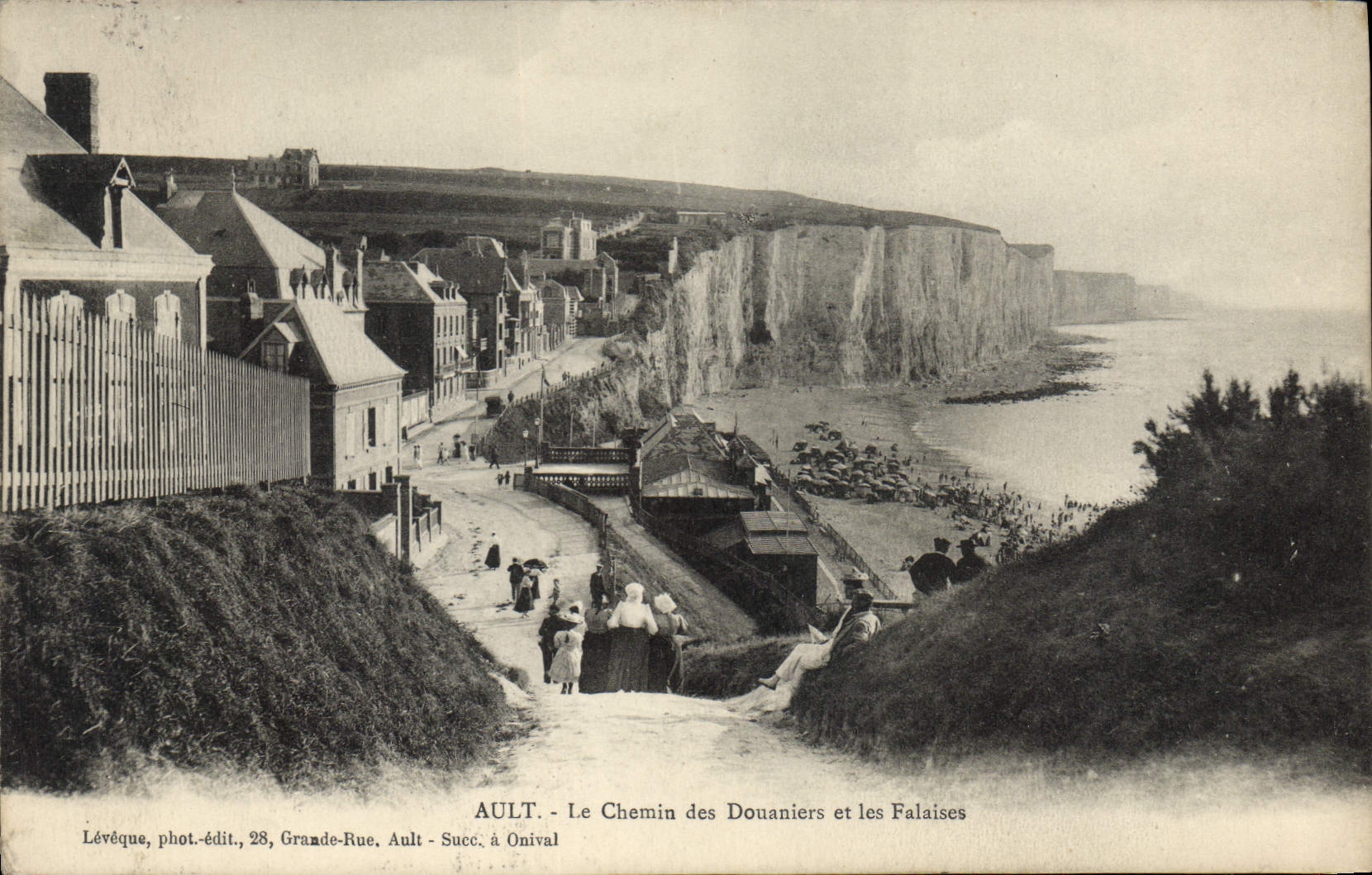 CPA Ault Le Chemin des Douniers et les Falaises