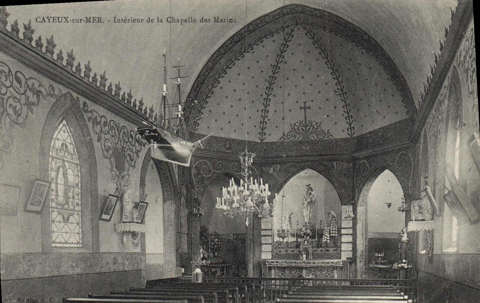 CPA Cayeux sur Mer Interieur de la Chapelle des Marins