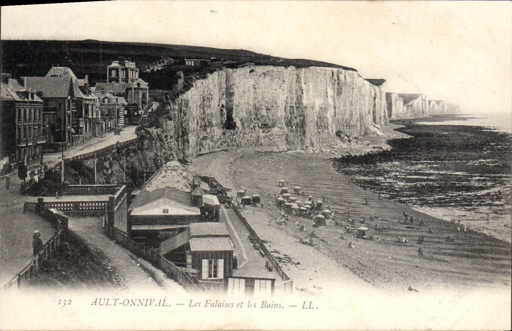CPA Ault Onival Les Falaises et les Bains