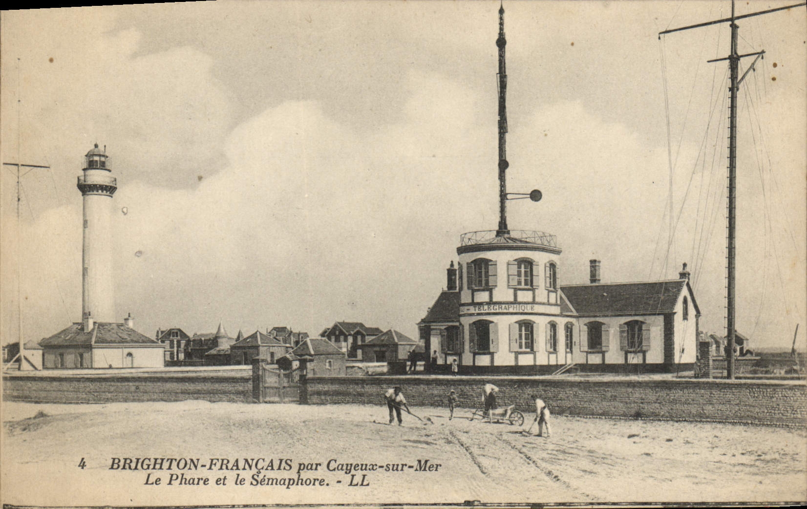 CPA Brighton Cayeux sur Mer Le Phare et le Semaphore