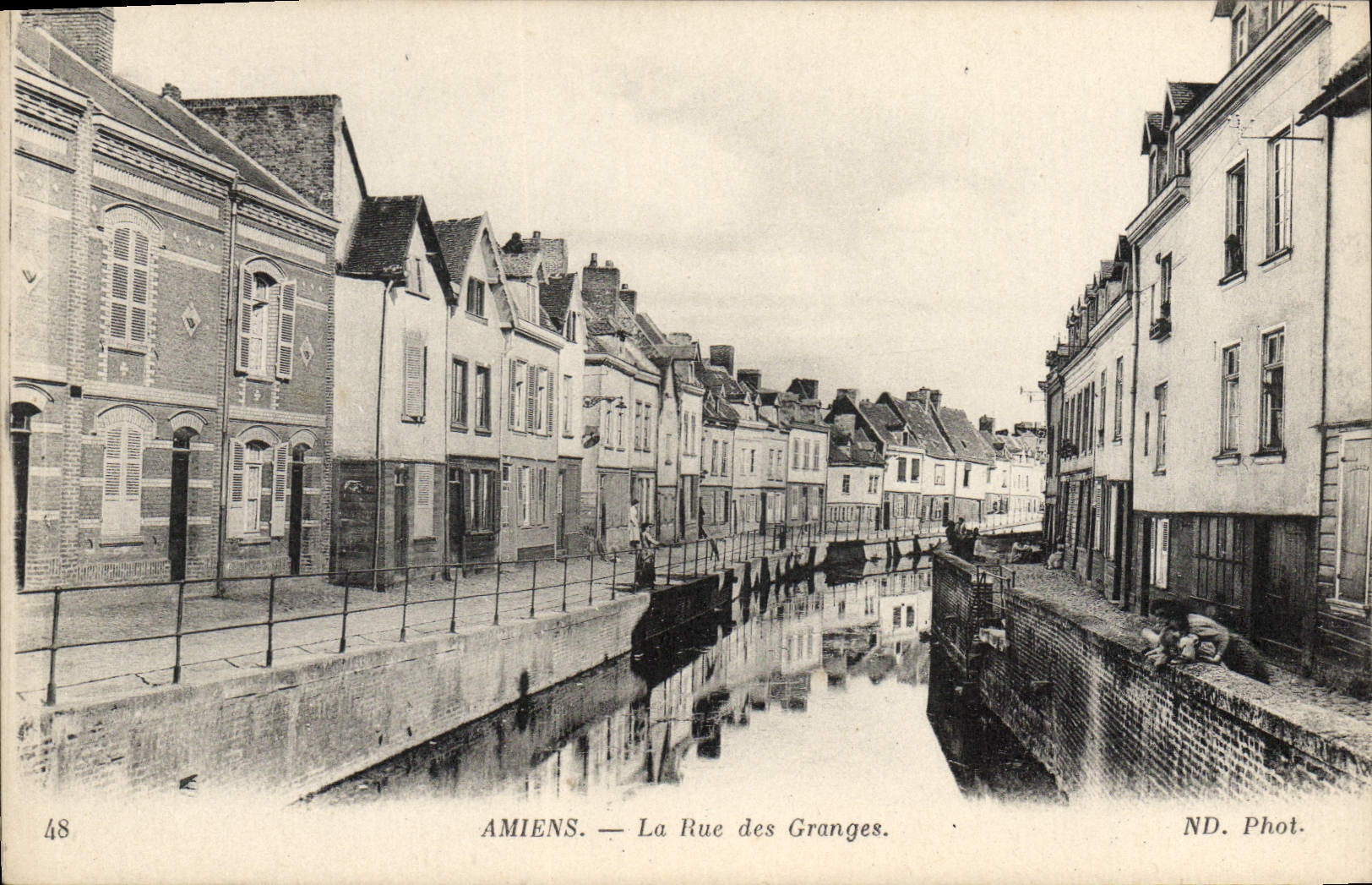 CPA Amiens La Rue des Granges