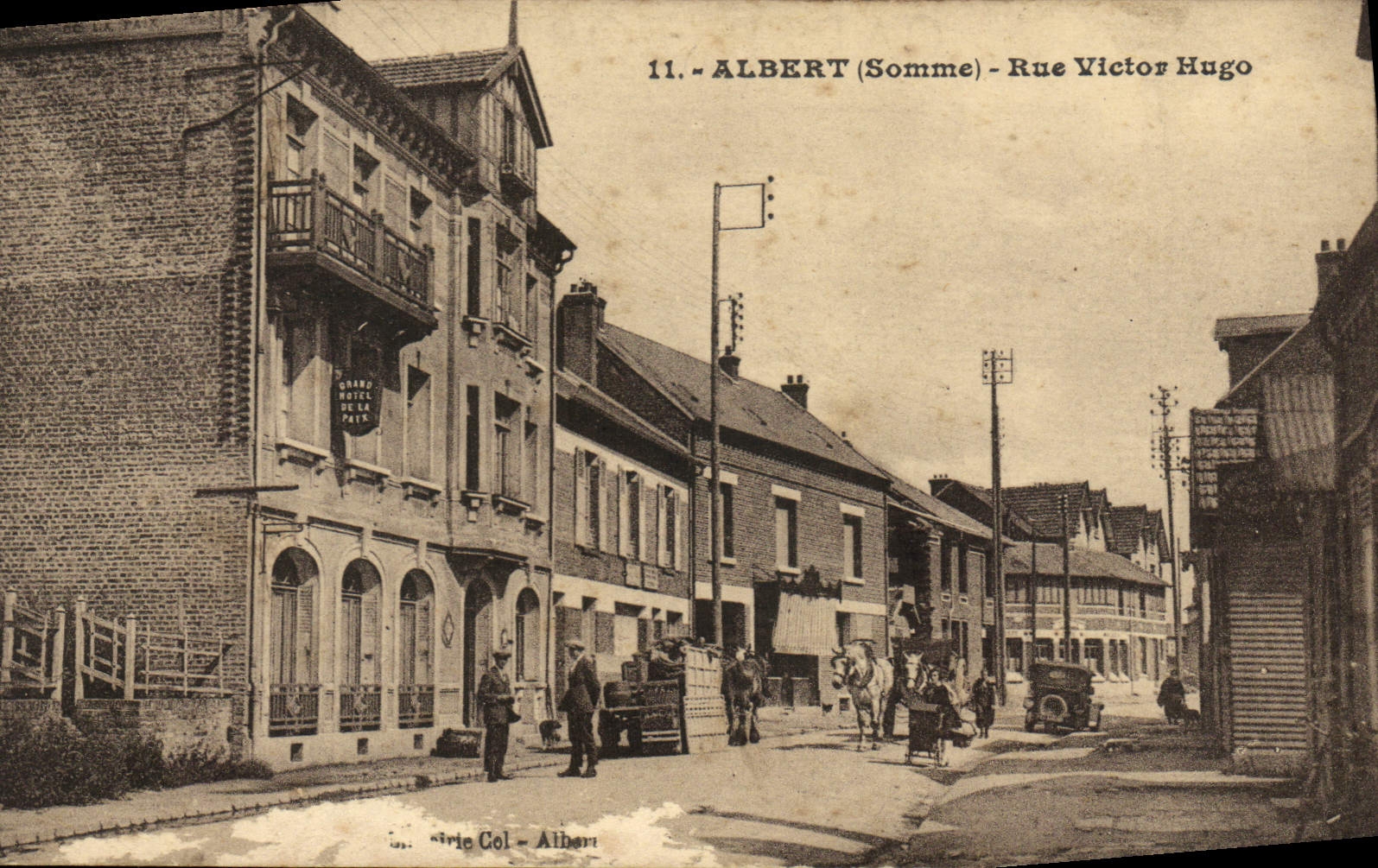 CPA Albert (Somme) Rue Victor Hugo