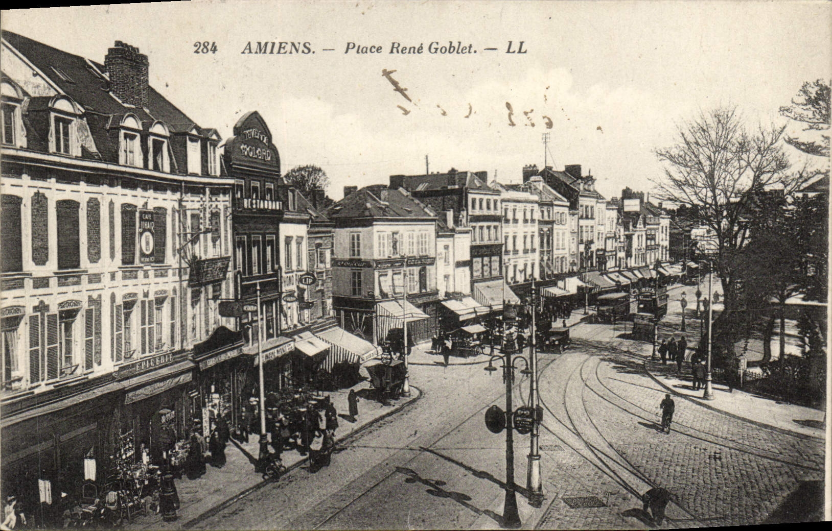 CPA Amiens Place Rene Goblet