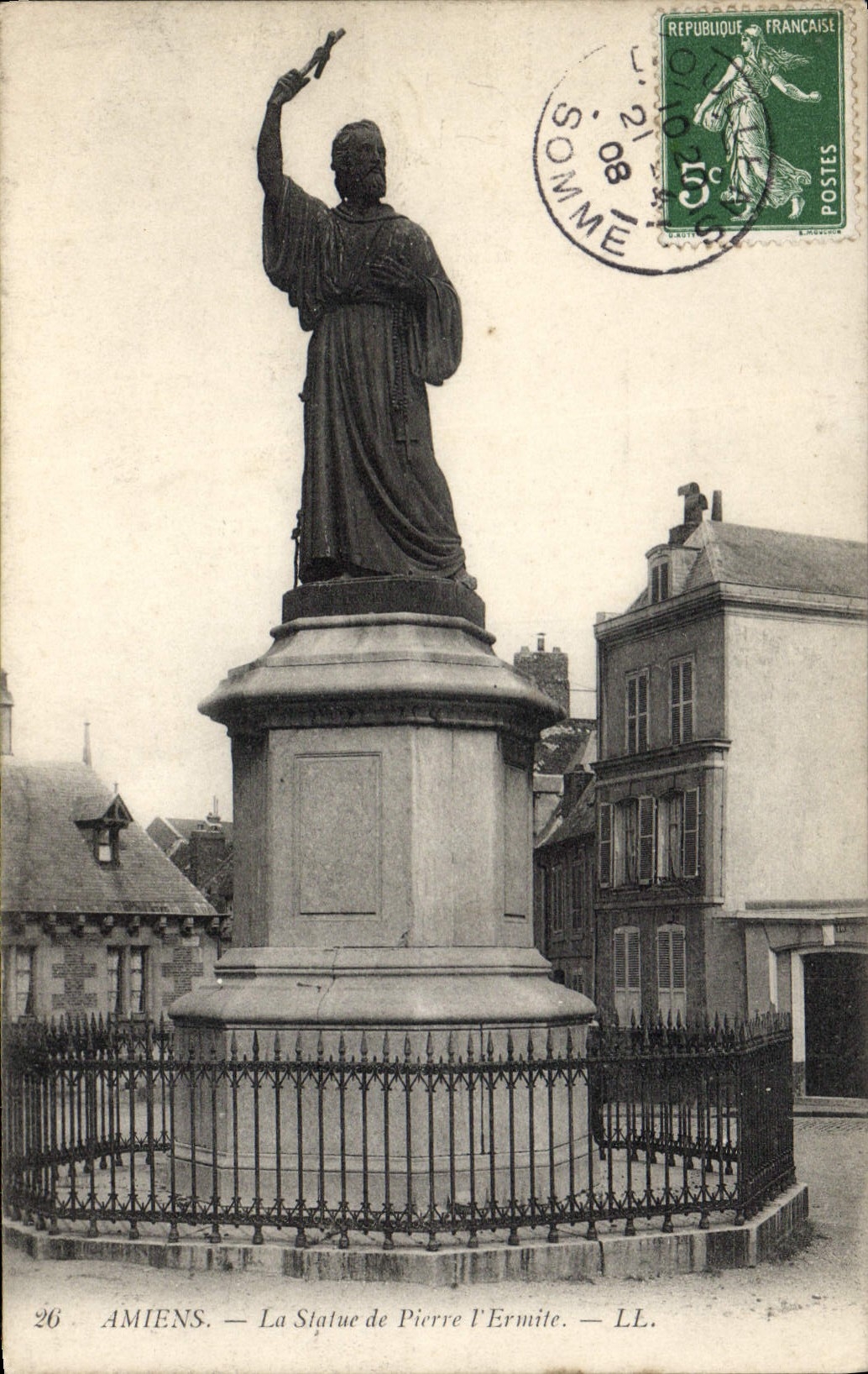 CPA Amiens La Statue de Pierre l'Ermite