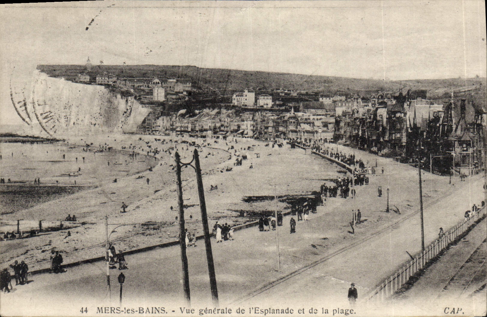 CPA Mers les Bains Vue generale de l'Esplanade et de la plage