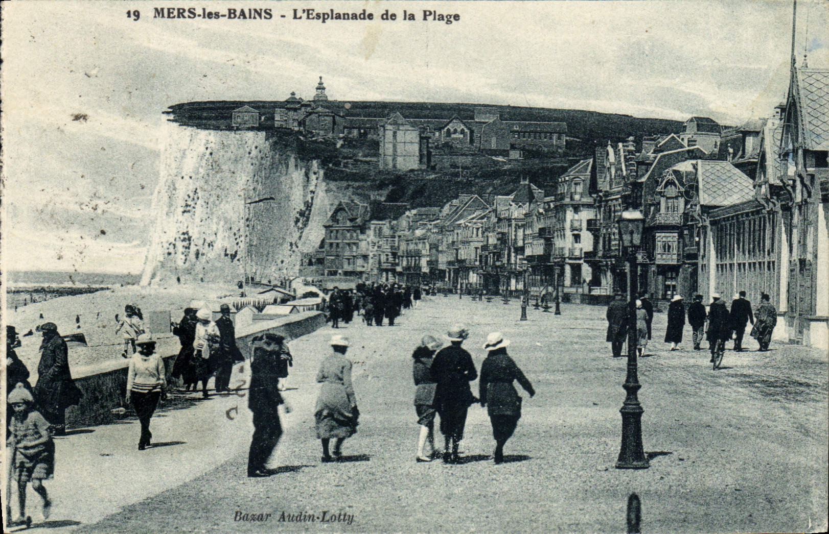 CPA Mers les Bains L'Esplanade de la Plage