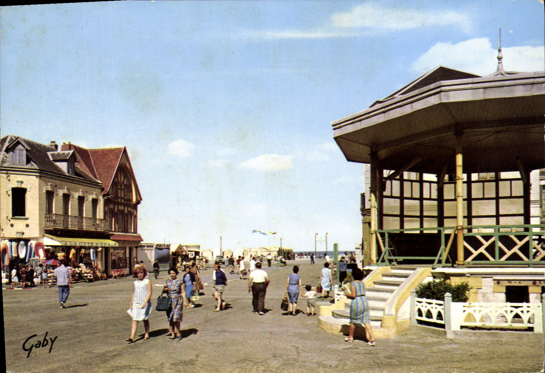 CPSM Cayeux sur Mer (Somme) Le Kiosque et l'Entree de la Plage