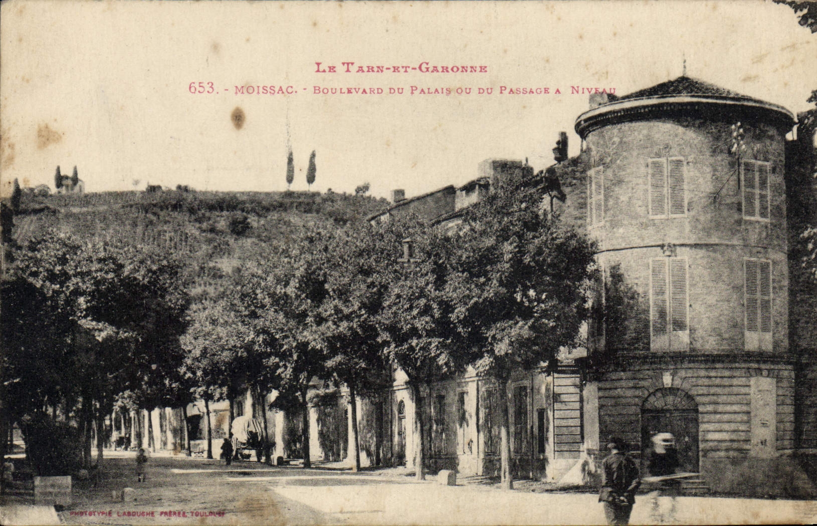 CPA Le Tarn et Garonne Moissac Boulevard du Palais ou du Passage a Niveau