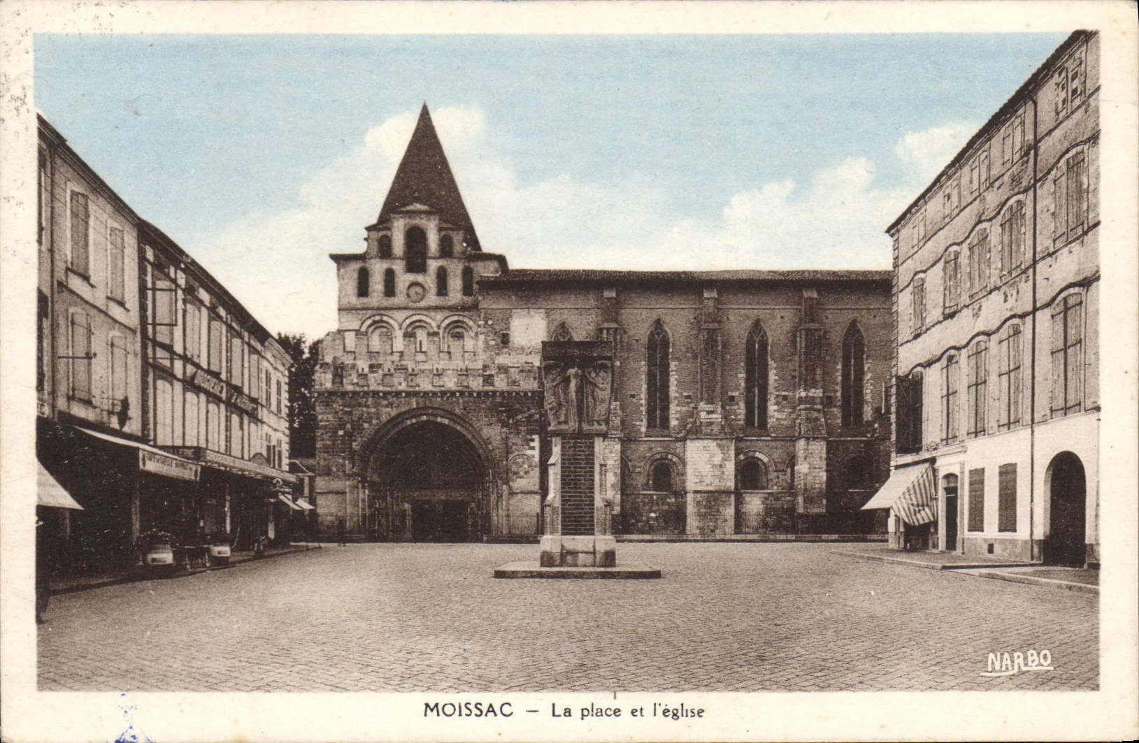 CPA Moissac La place et l'eglise