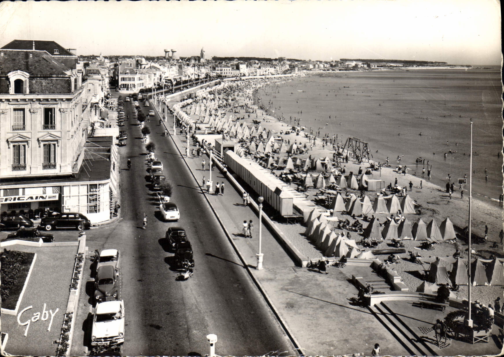 CPA Les Sables D'Olonne Vue d'Ensemble de la Plage 