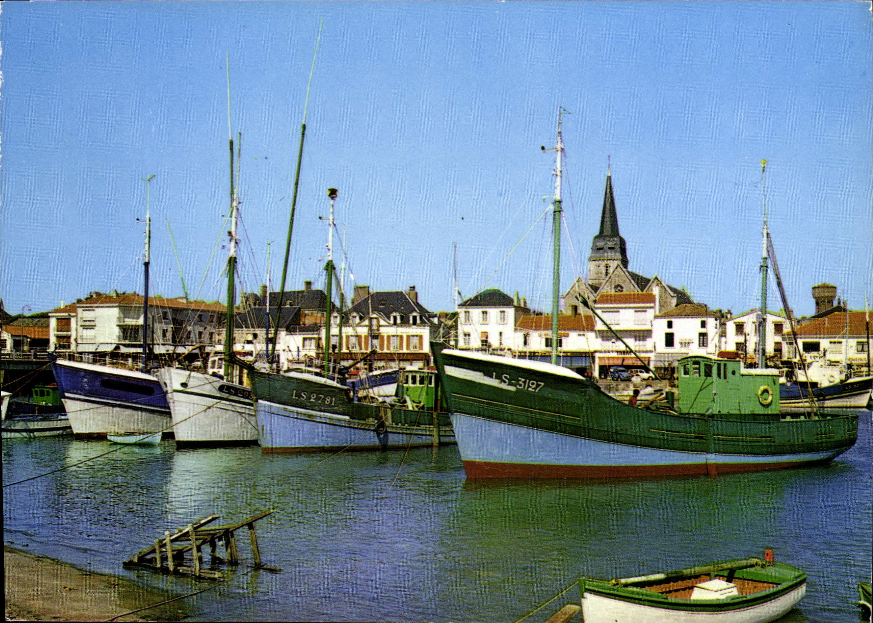CPA St Gilles Croix de Vie Les Thoniers L'Eglise de St Gilles