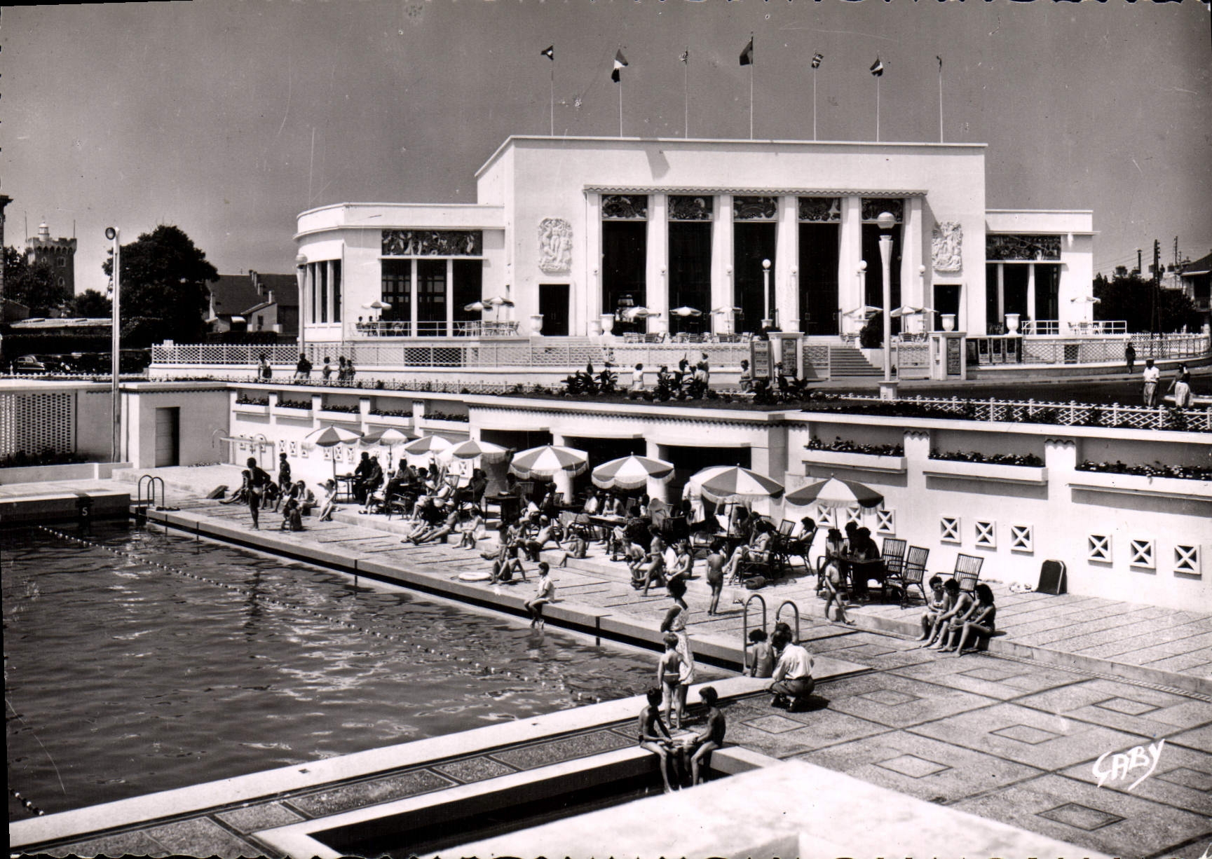 CPSM Les Sables D'Olonne Vendee Le Casino au premier plan La Piscine