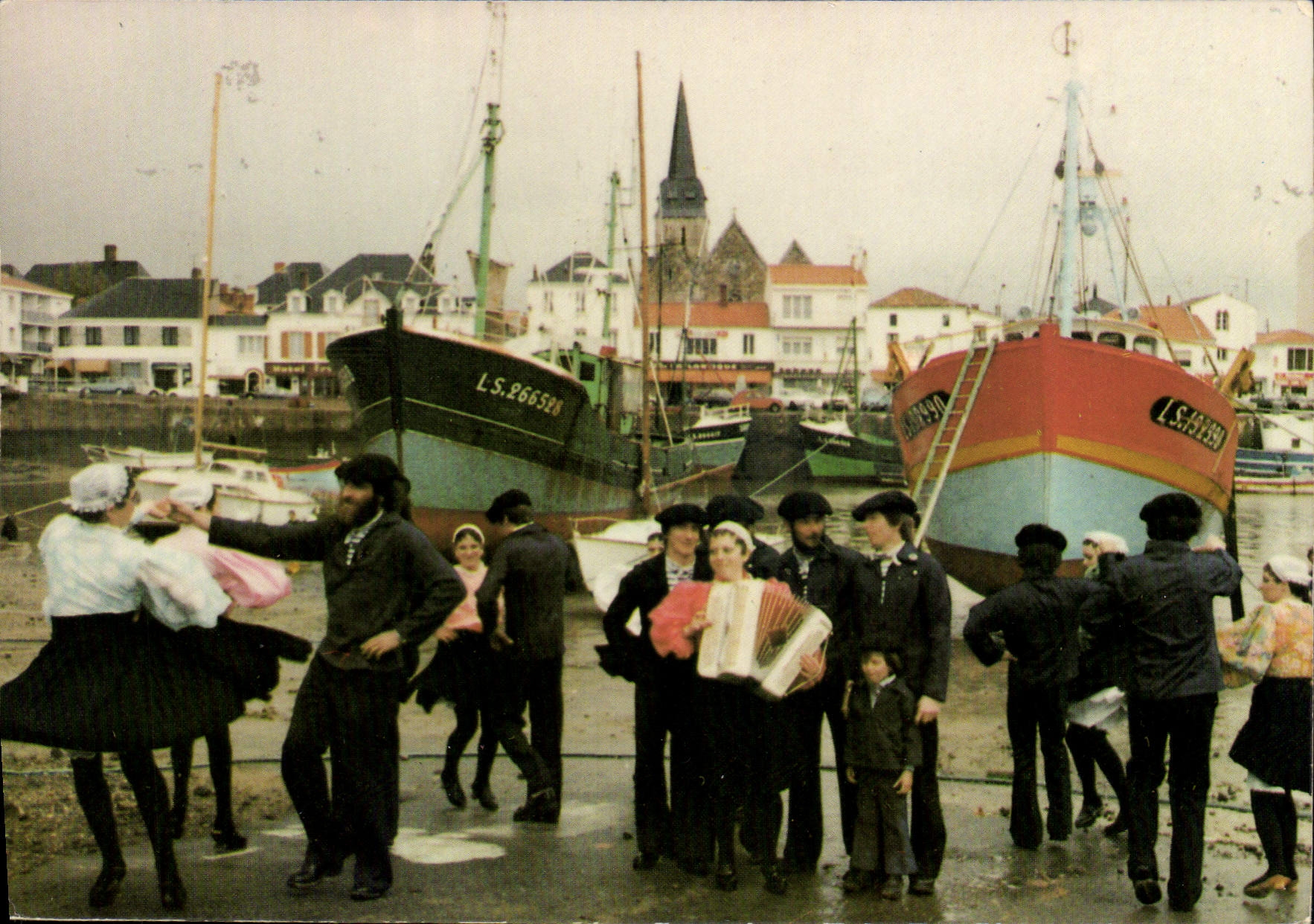 CPSM St Gilles Croix de Vie Vendee Groupe Folklorique Bise Dur