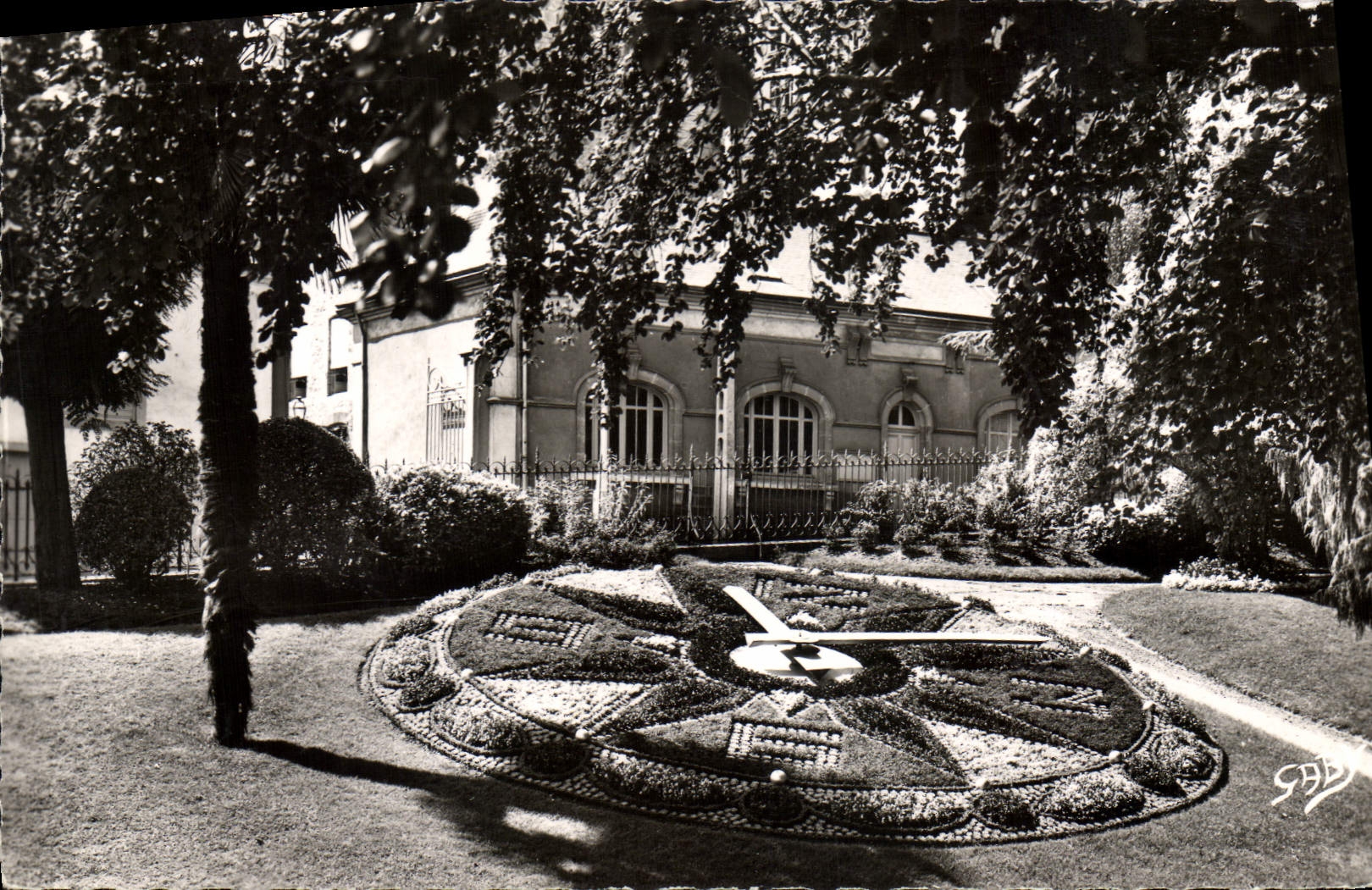 CPA Le Mans Sarthe L'Horloge Fleurie 
