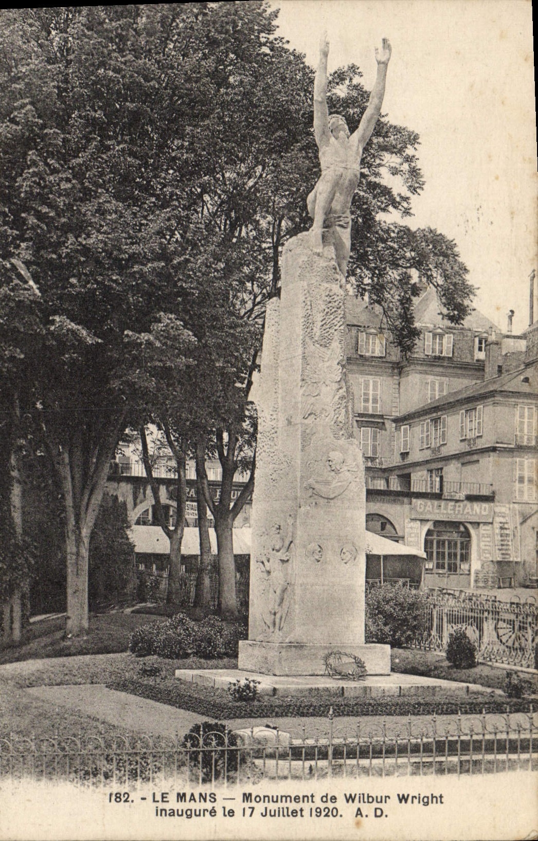 CPA Le Mans Monument de Wilbur Wright inaugure le 17 juillet 1920