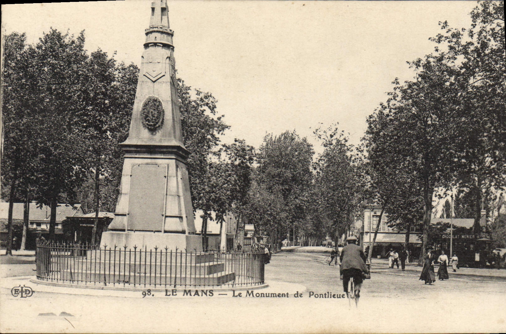 CPA Le Mans Le Monument de Pontlieue 