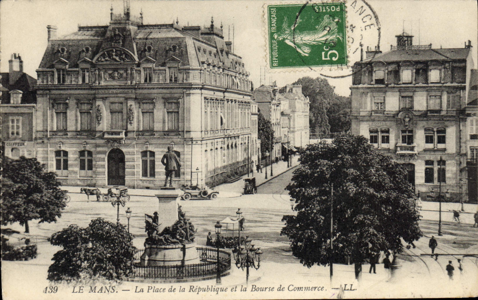 CPA Le Mans La Place de la Republique et la Bourse de Commerce