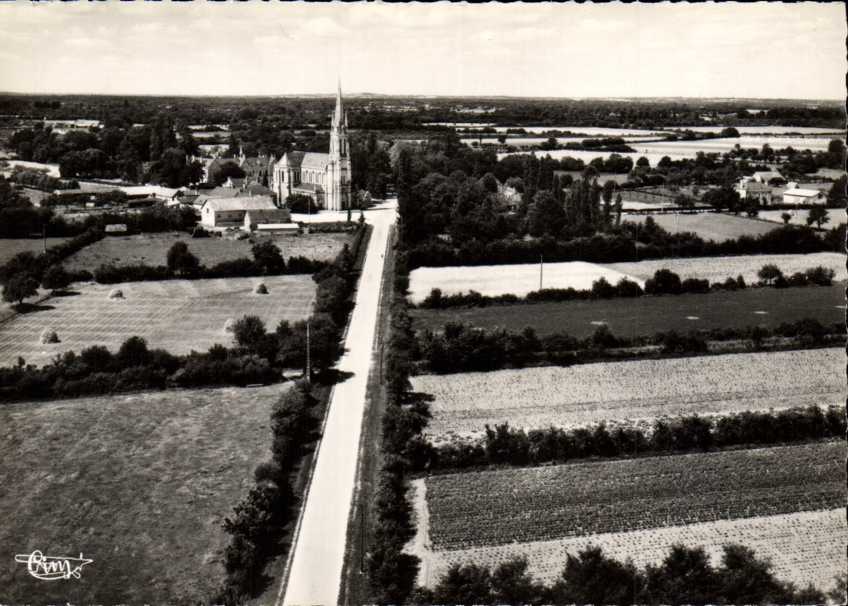 CPSM La Chapelle du Chene Sarthe Arrivee du Pelerinage Vue aerienne
