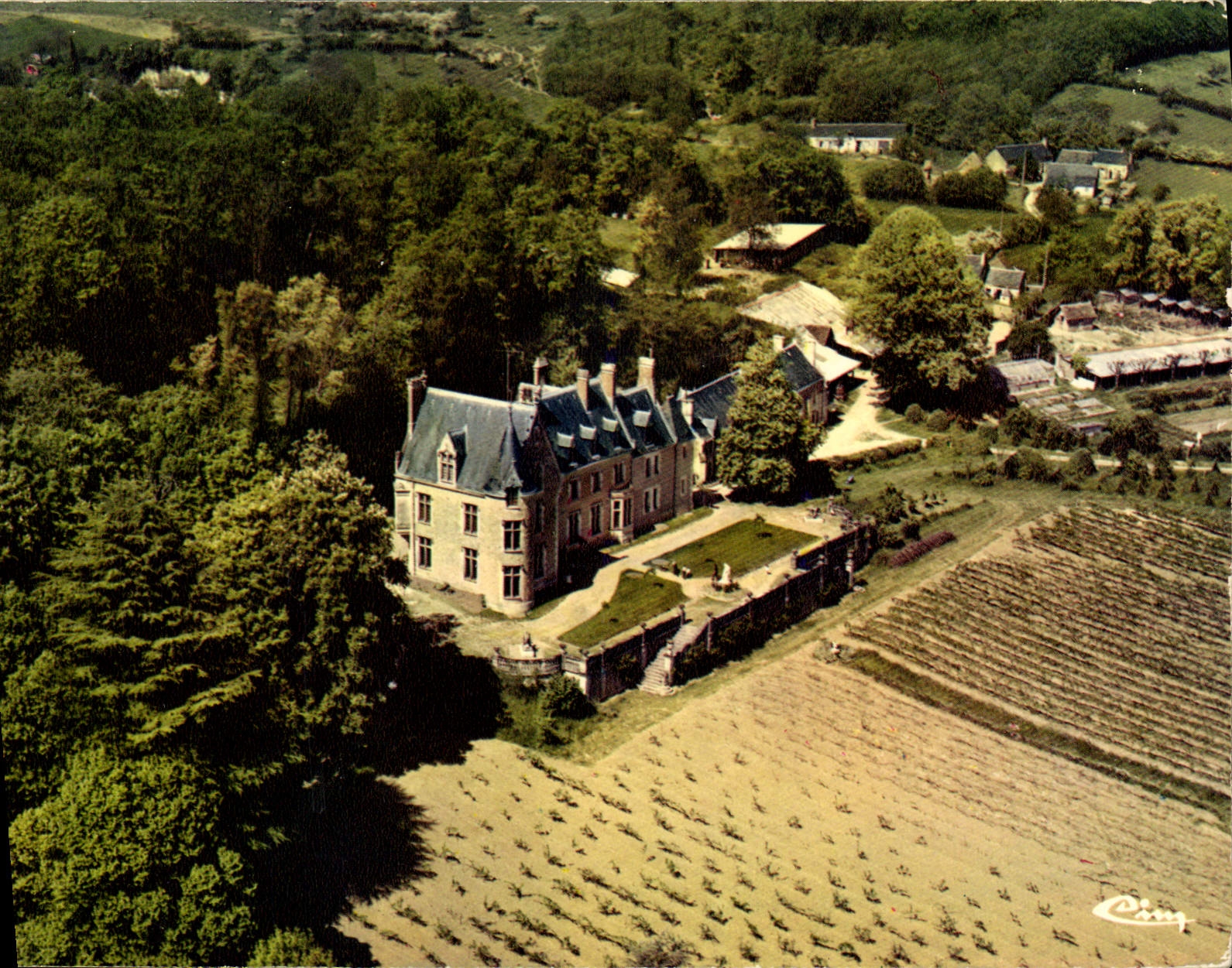 CPSM Besse sur Braye Sarthe Vue aerienne Chateau de Glatigny