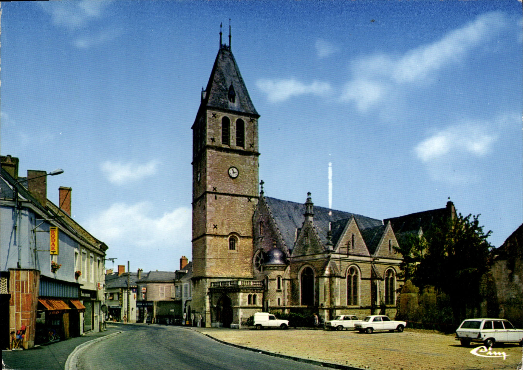 CPSM Noyen sur Sarthe La Place de l'Eglise