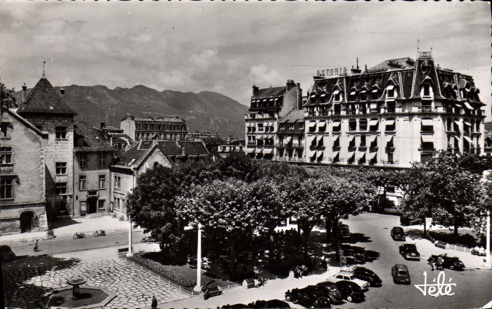 CPA Aix les Bans place des Thermes la Mairie et hotel Astoria