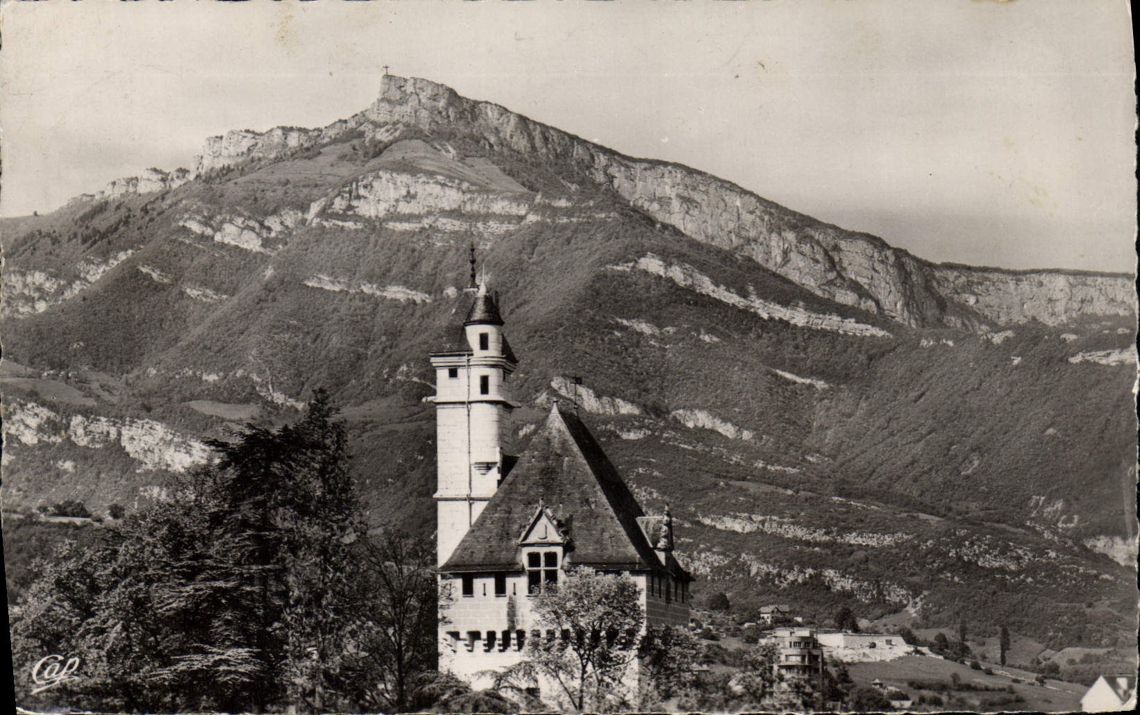 CPA Chambery la Tour du chateau et le Nivolet 