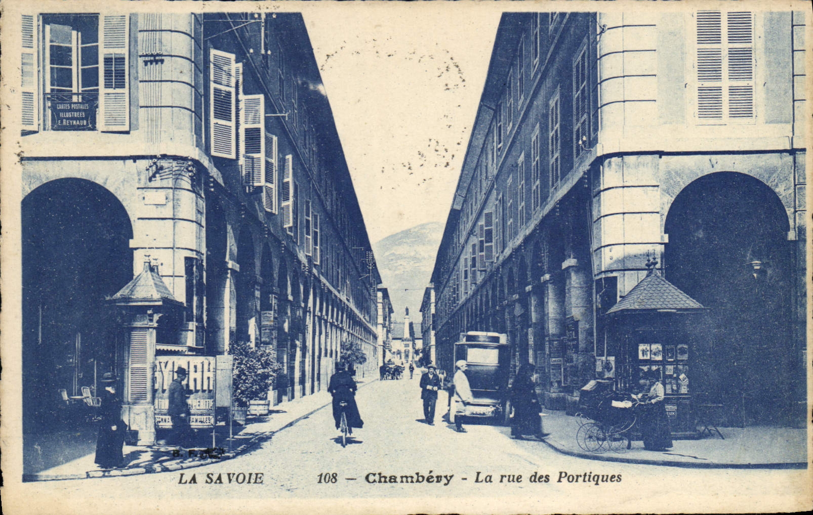 CPA La Savoie Chambery la rue des Portiques 