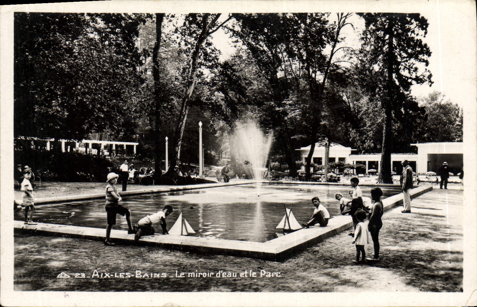 CPA Aix les Bains le miroir d'eau et le Parc