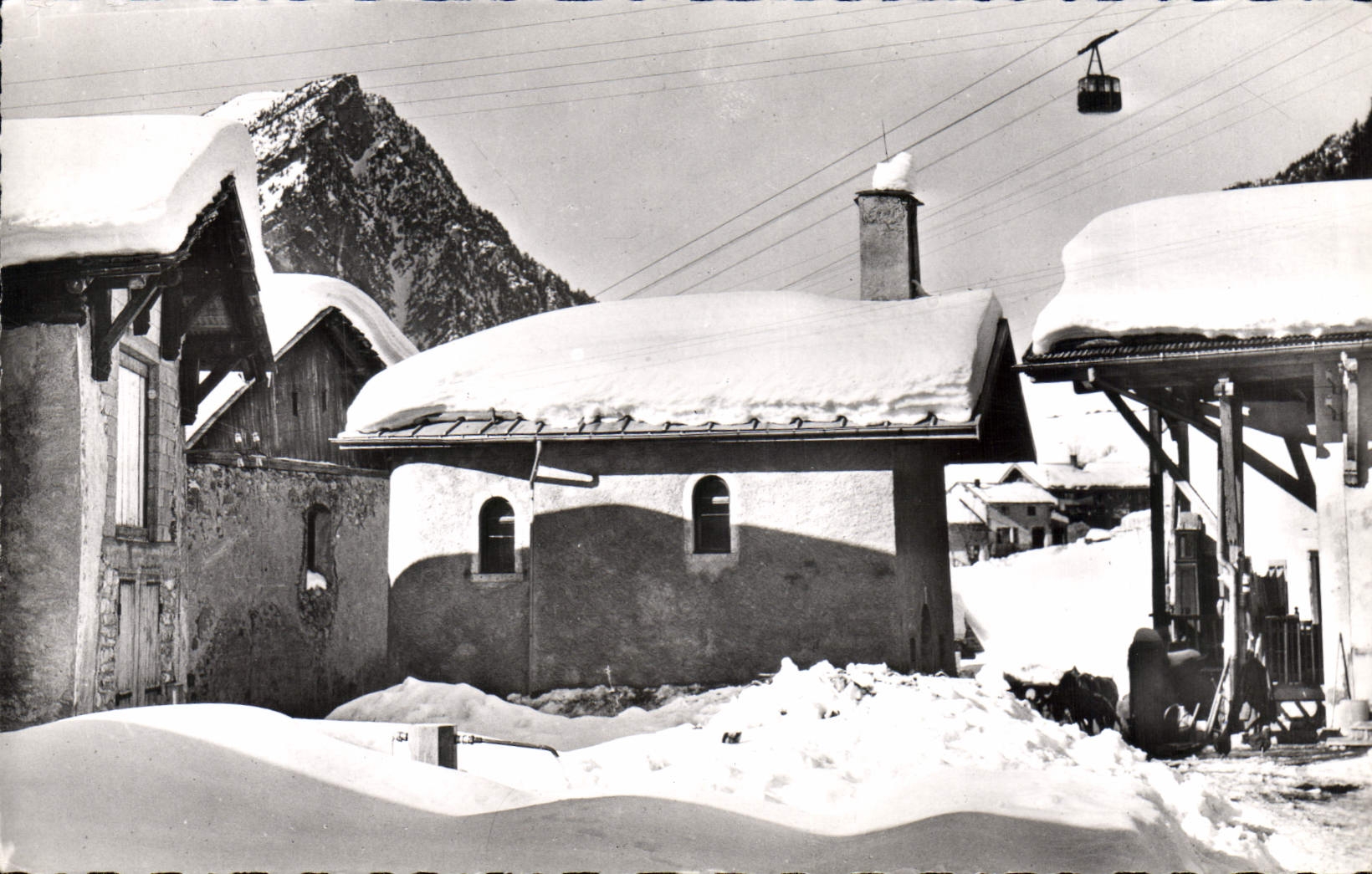 CPA Pralognan la Vanoise Savoie village du Barioz et sa chapelle