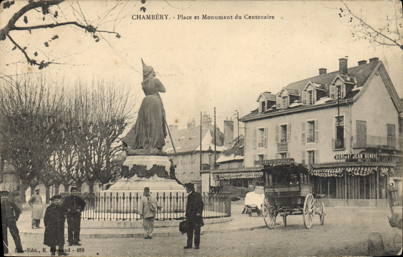 CPA Chambery place et Monument du Centenaire 