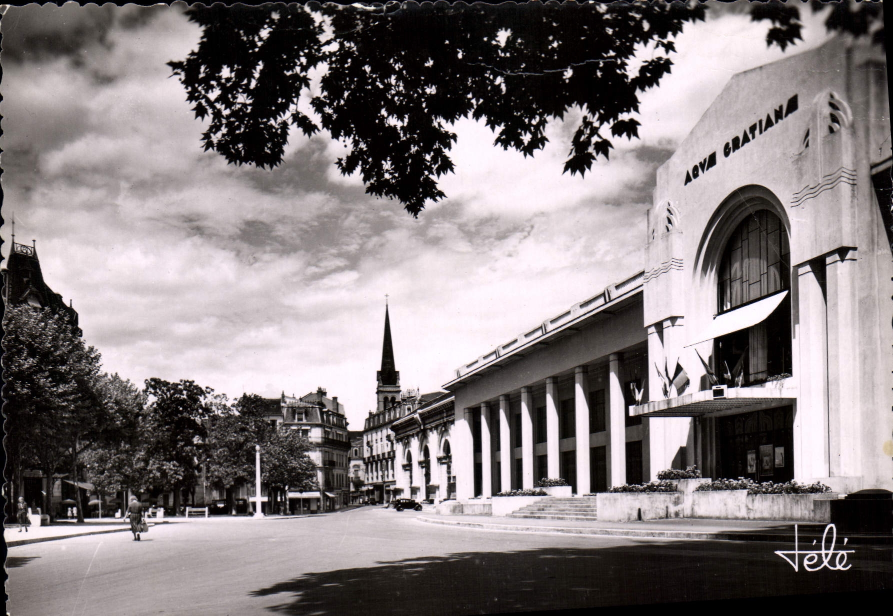 CPSM Aix les Bains Etablissement Thermal et la rue Davat