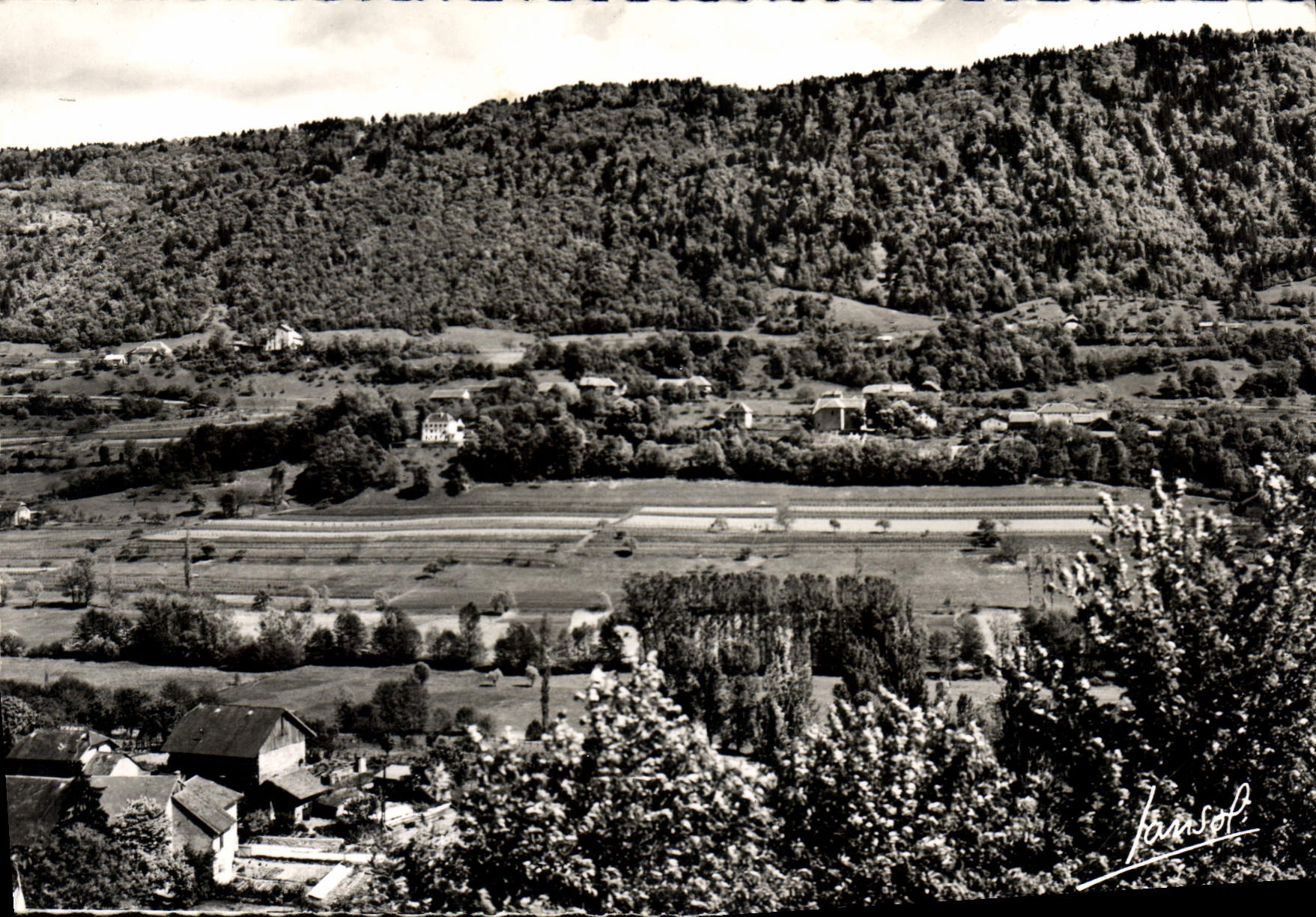 CPSM Saint Pierre de Soucy vue generale et les Tours de Montmayeur