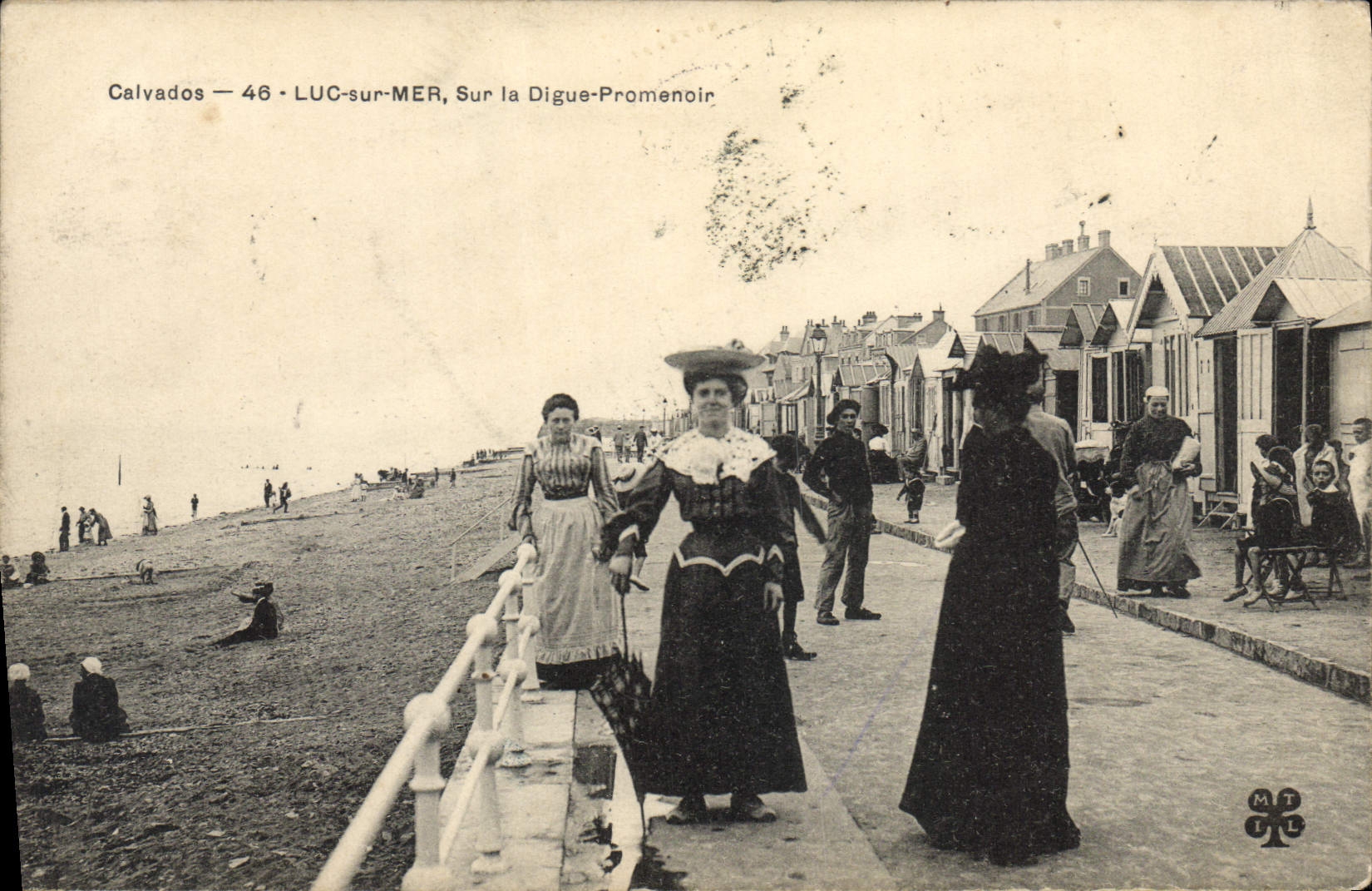 CPA Calvados Luc sur Mer Sur la Digue Promenoir 