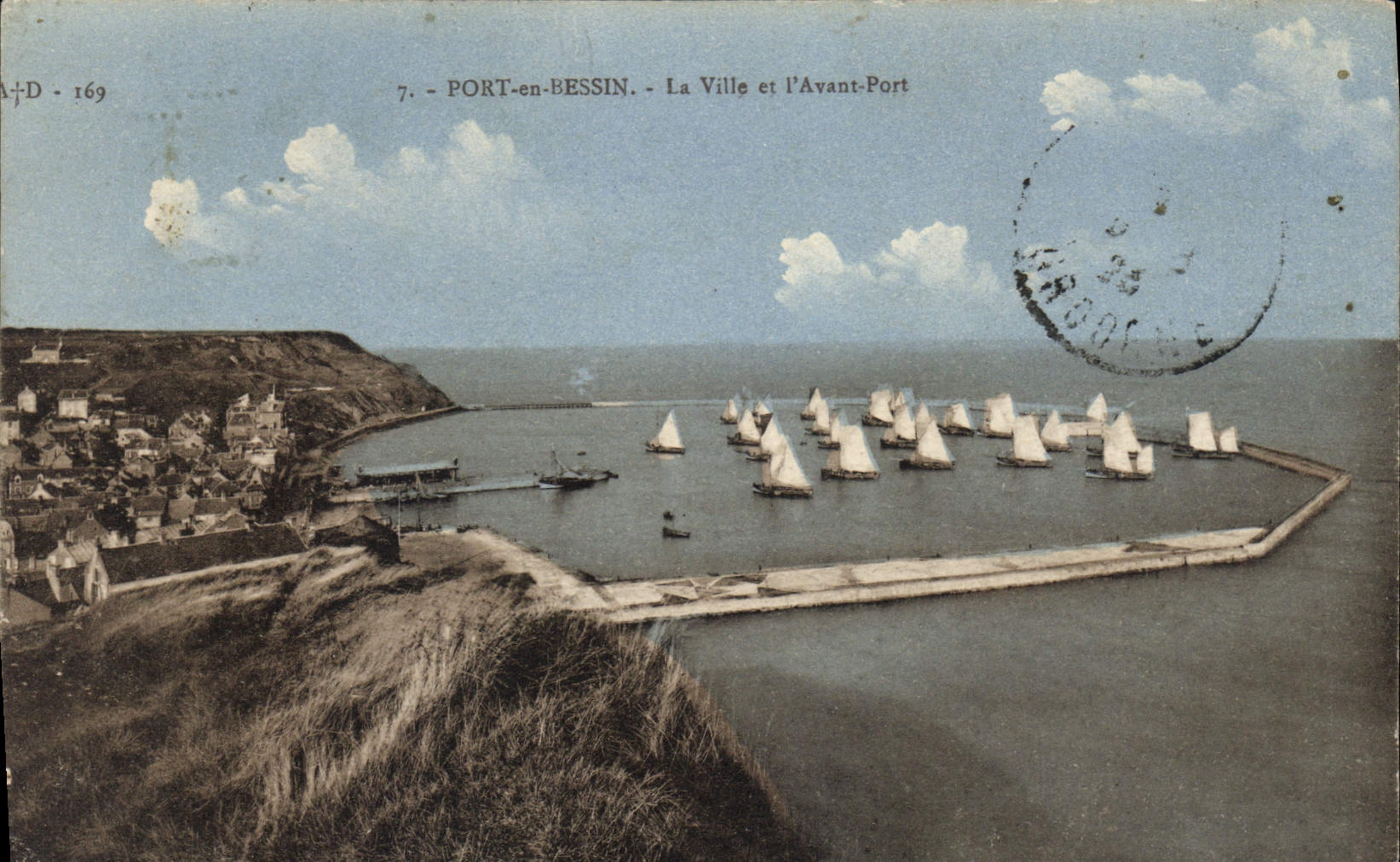 CPA Port en Bessin La Ville et l'Avant Port