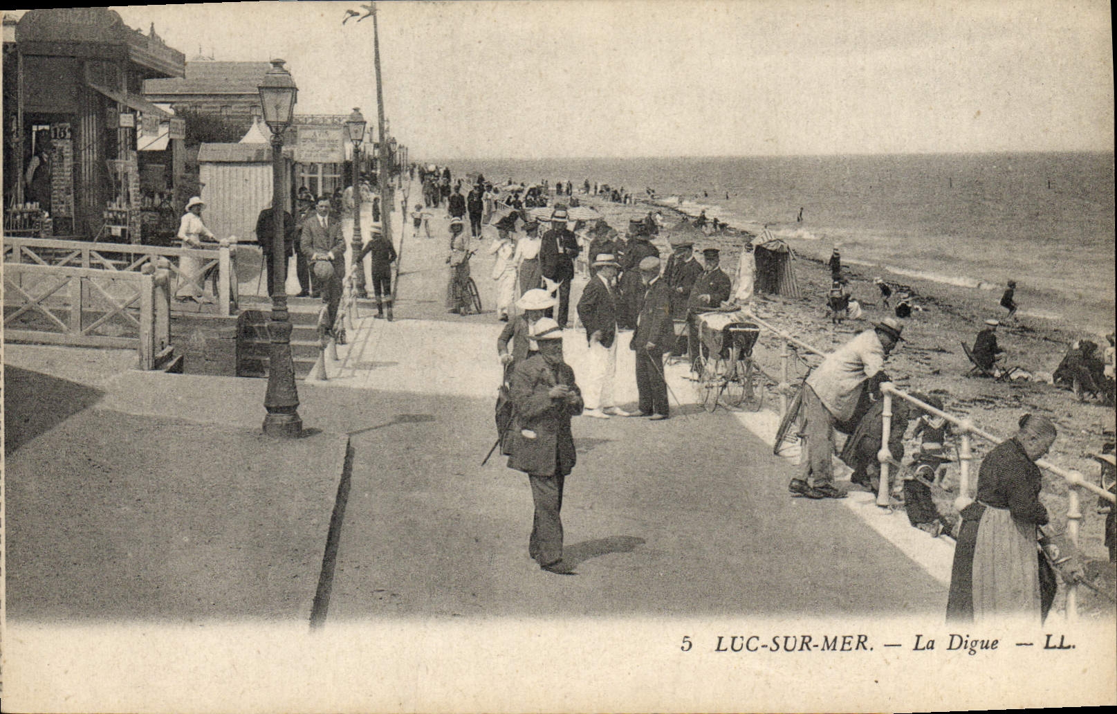 CPA Luc sur Mer La Digue 