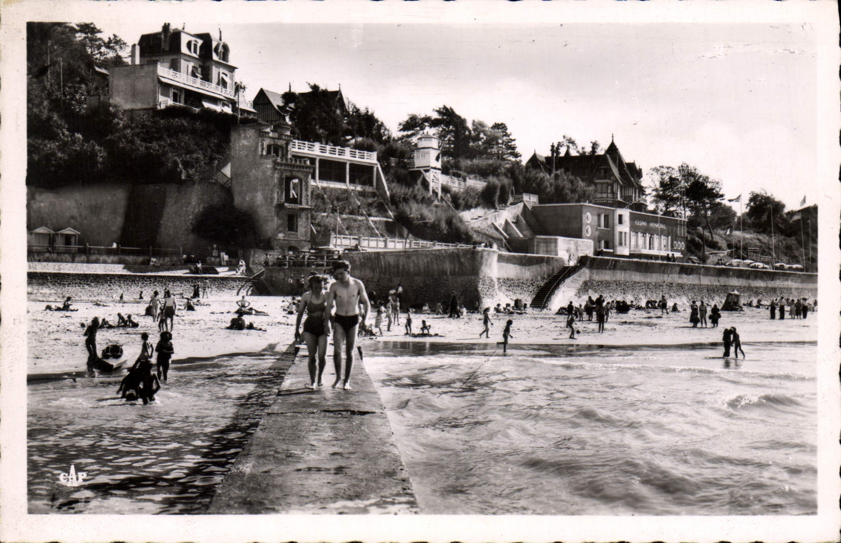 CPA Villerville La Plage et la Digue