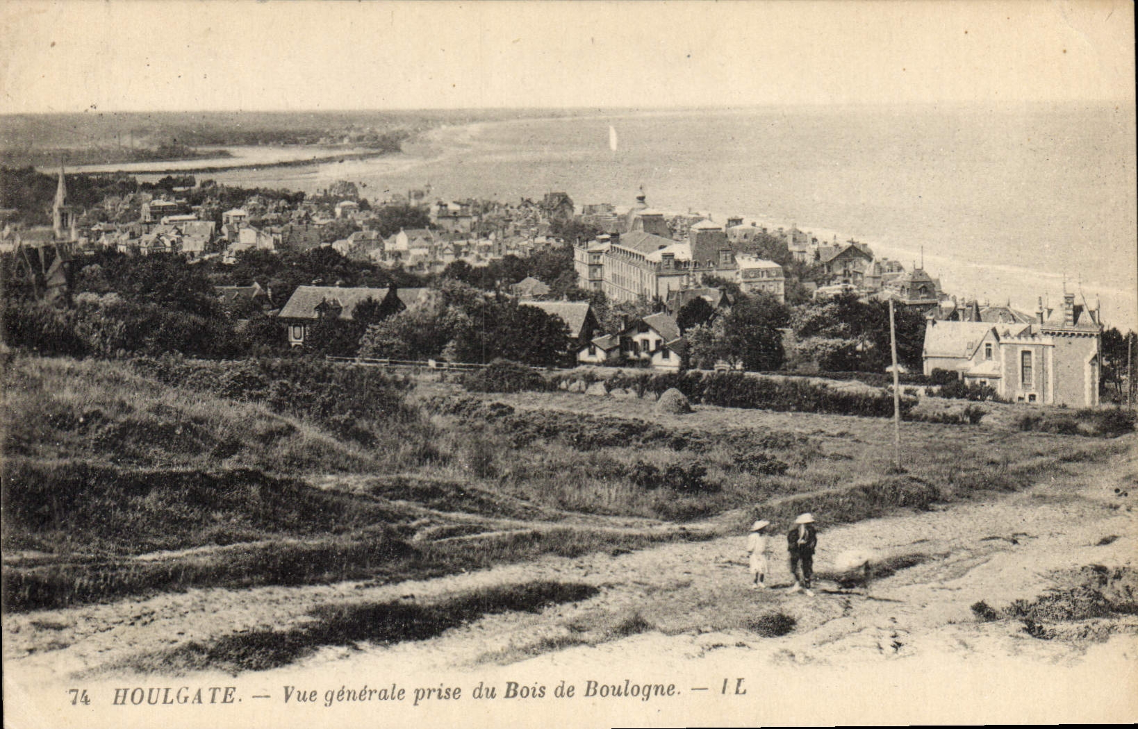 CPA Houlgate Vue generale prise du Bois de Boulogne