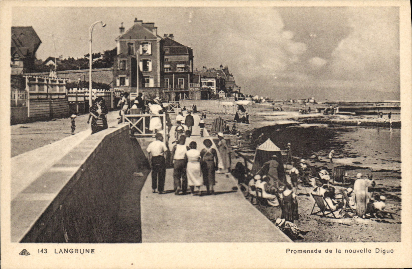 CPA Langrune Promenade de la nouvelle Digue 