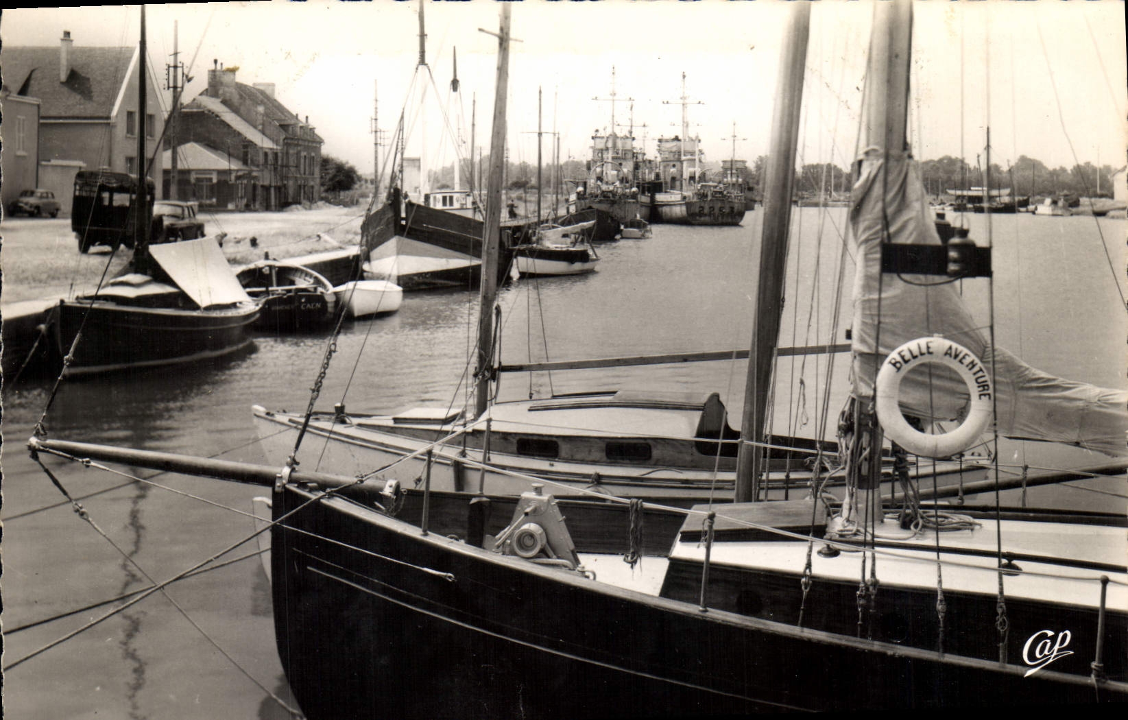 CPA Courseulles sur mer le Port 
