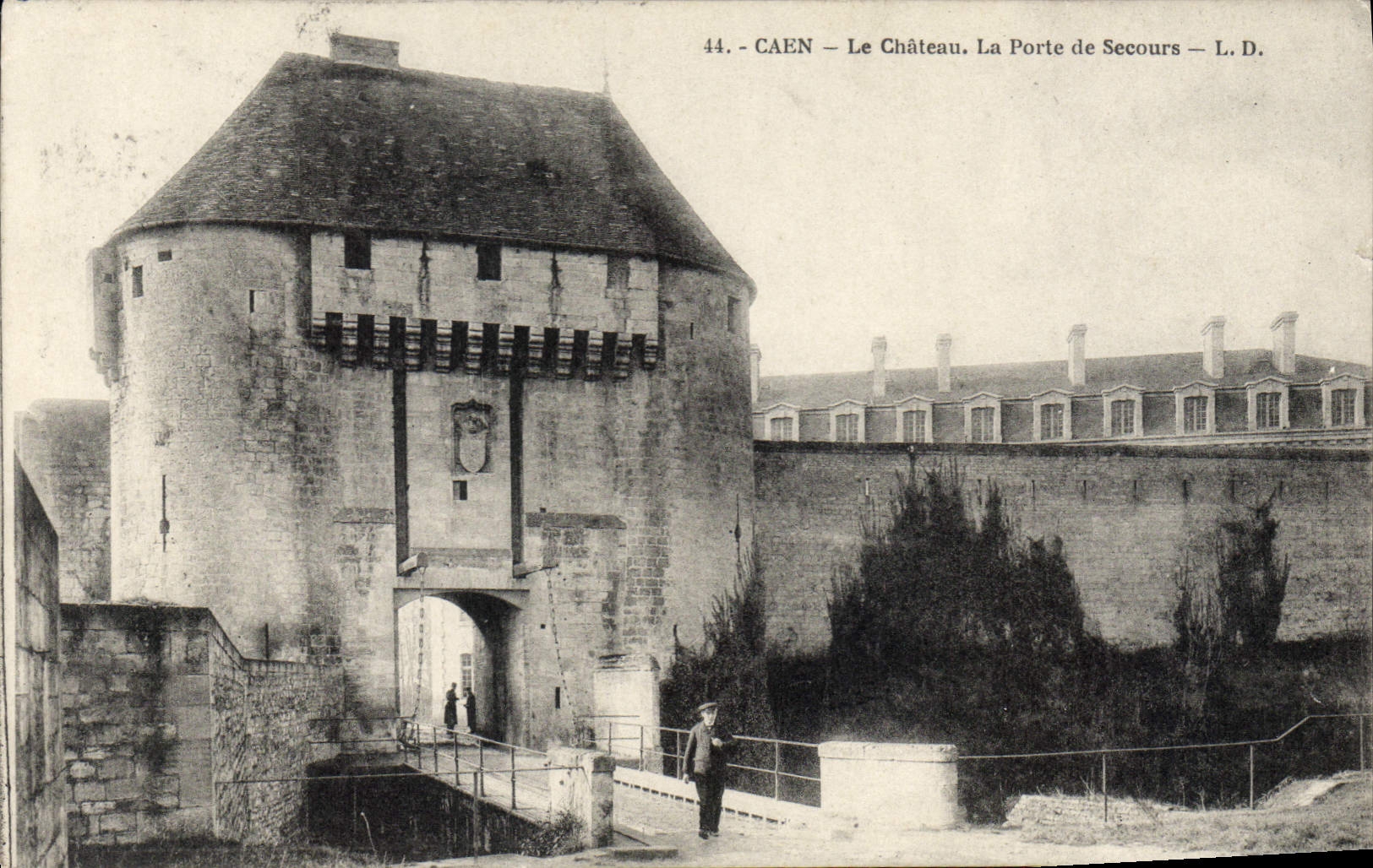 CPA Caen le chateau la porte de Secours 
