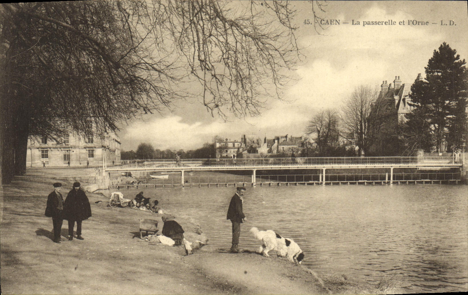 CPA Caen la passerelle et l'Orne 
