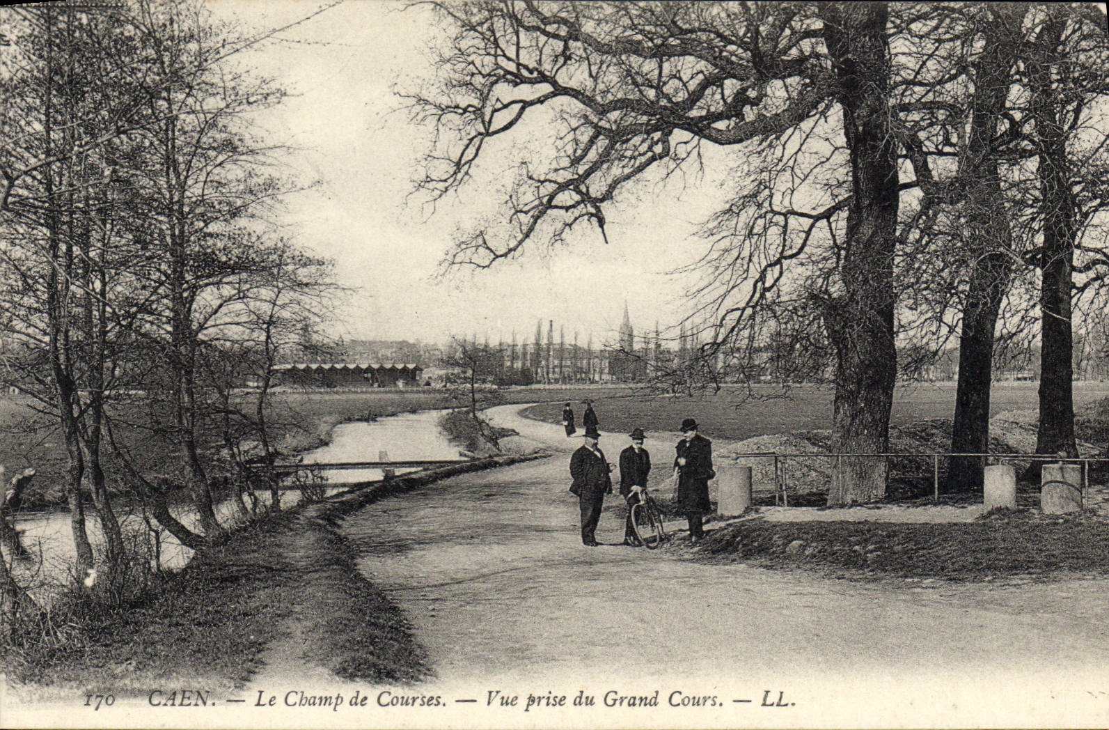 CPA Caen le Champ de Courses vue prise du grand cours