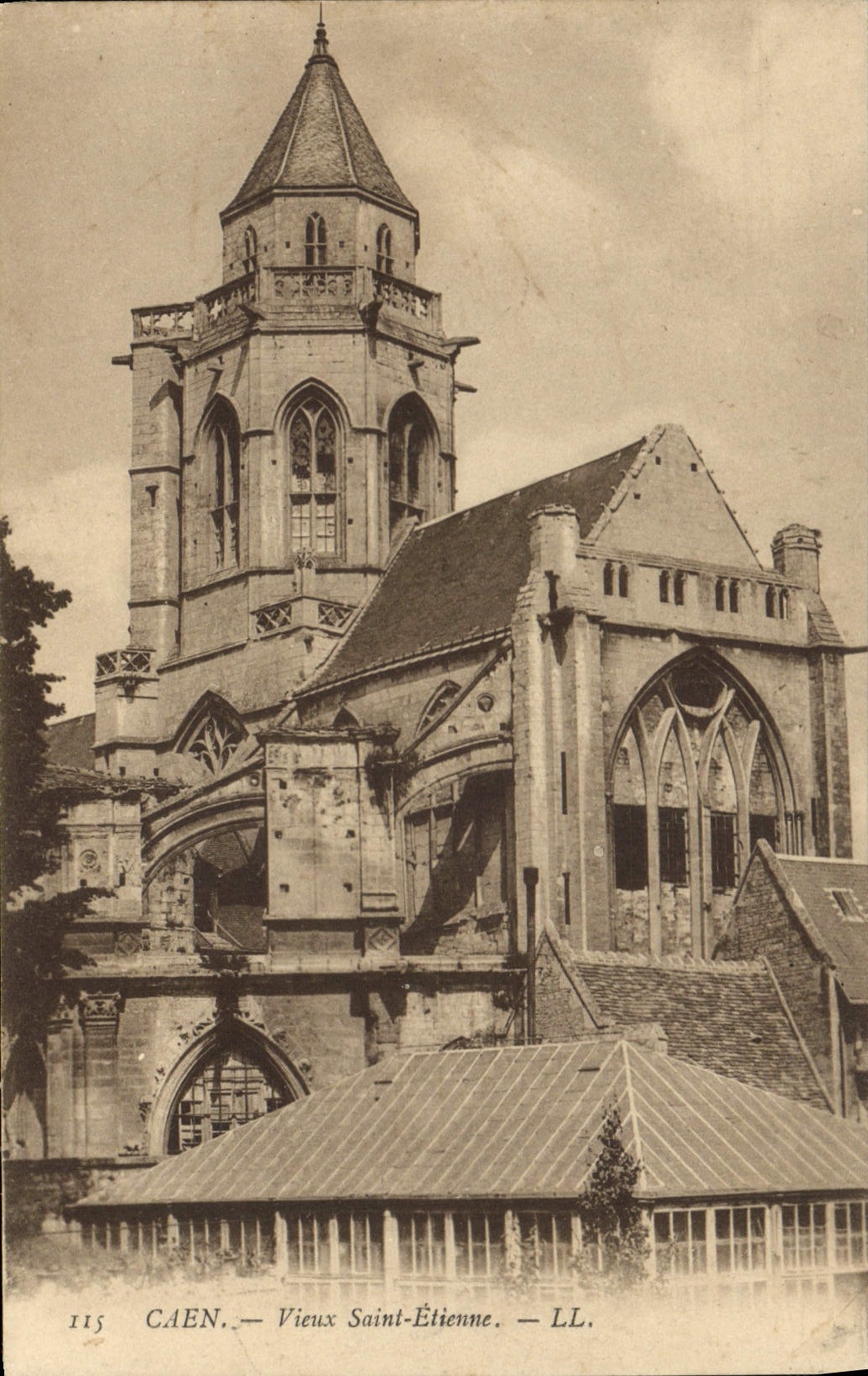 CPA Caen Vieux Saint Etienne 