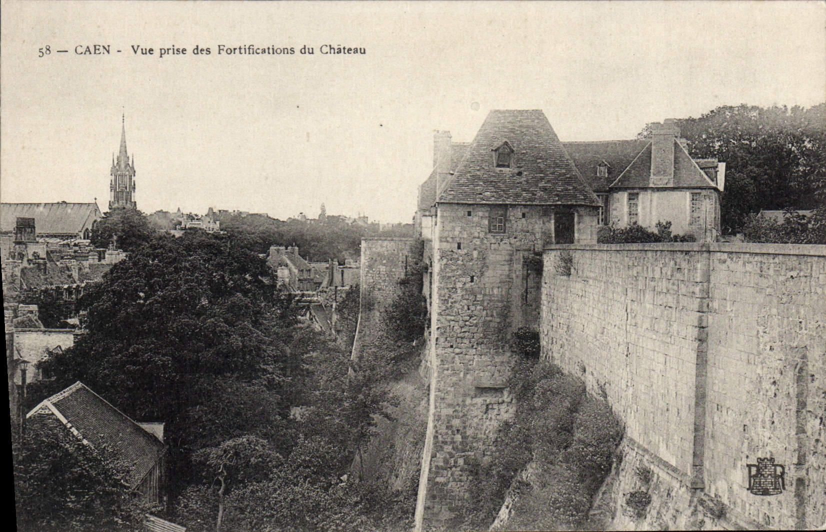 CPA Caen vue prise des Fortifications du chateau