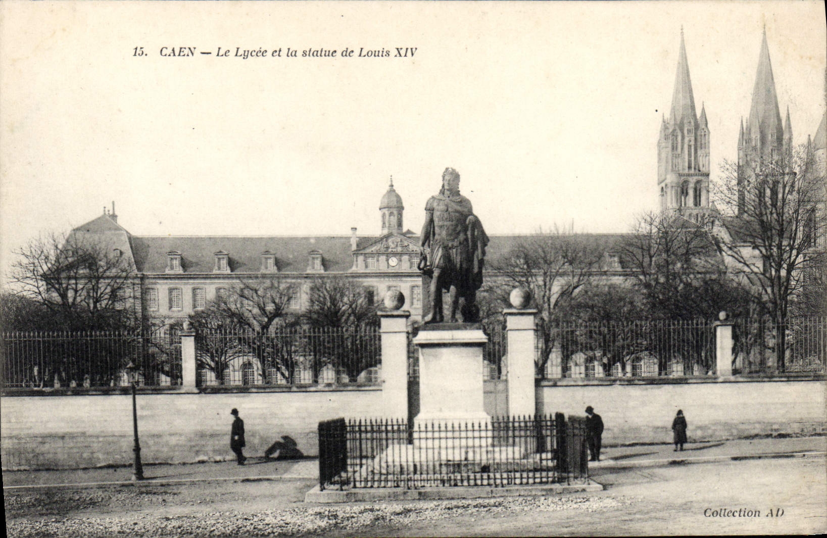 CPA Caen le Lycee et la statue de Louis XIV 