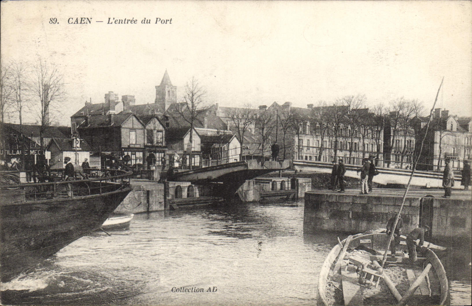 CPA Caen l'entree du port 