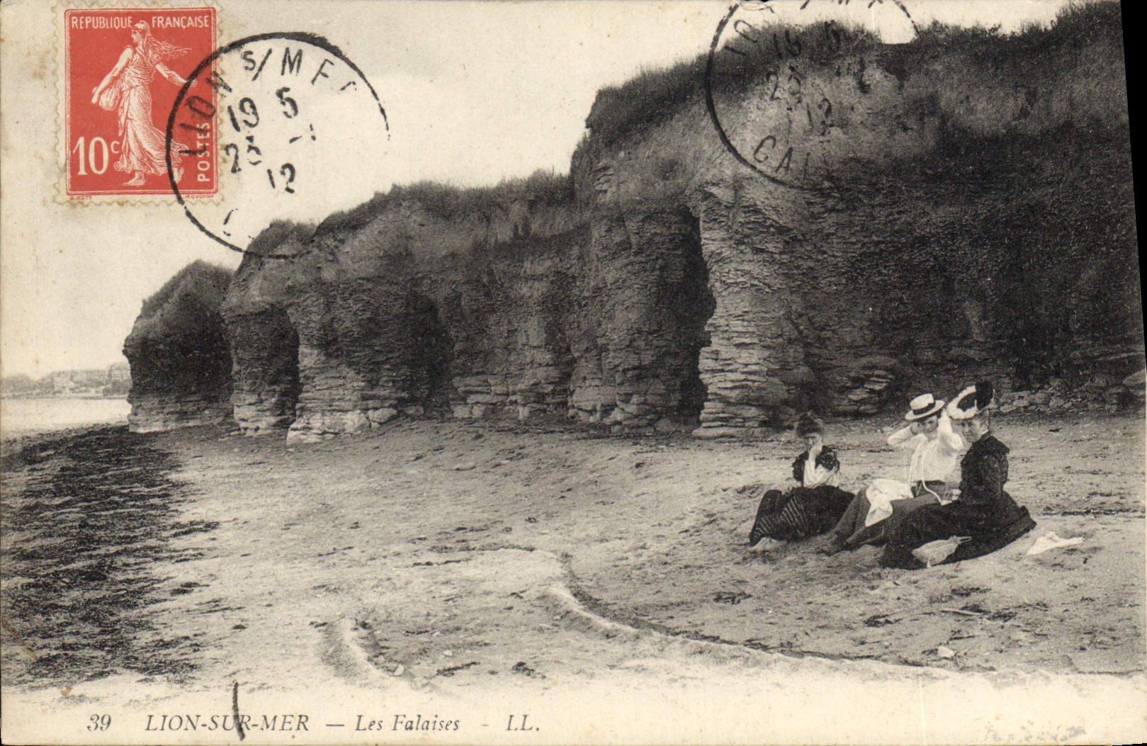 CPA Lion sur Mer les Falaises 